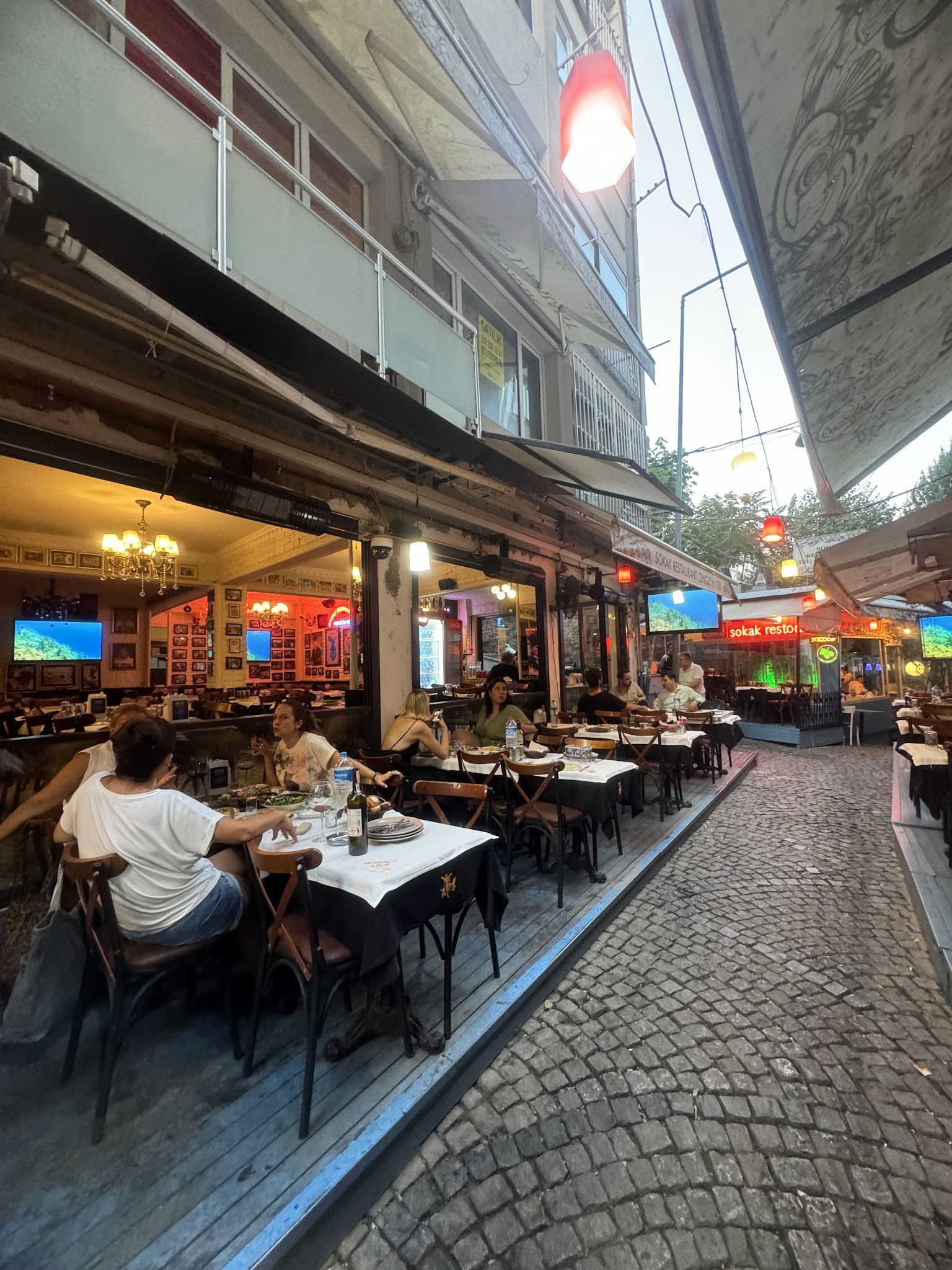 Sokak Restaurant Cengizin Yeri