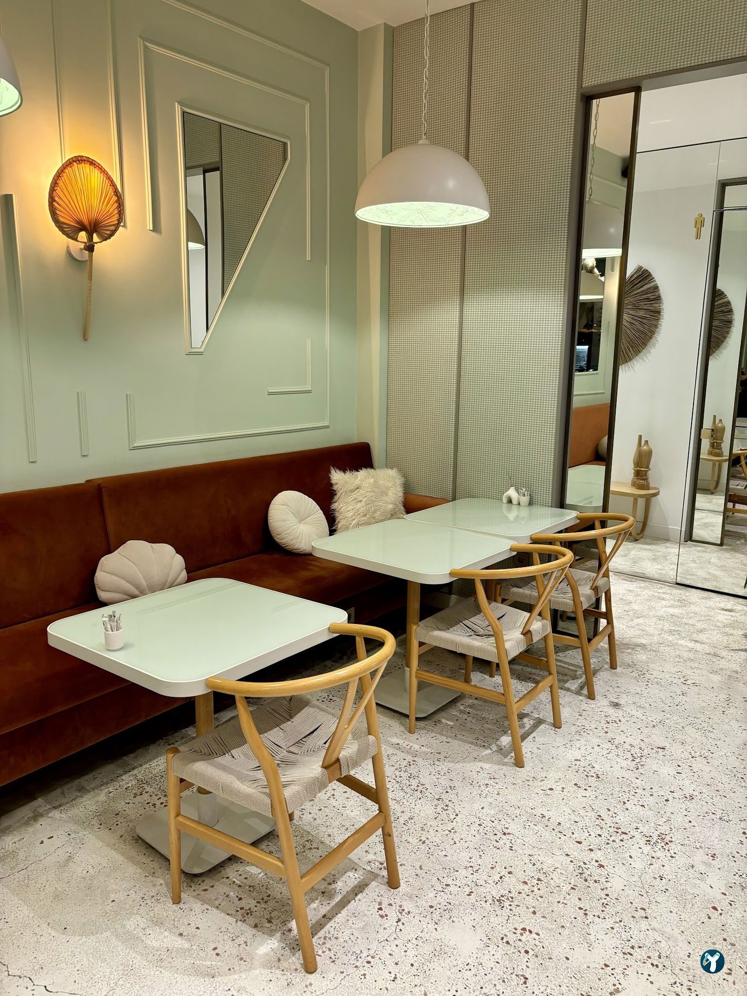 Leni Artisan Cafe