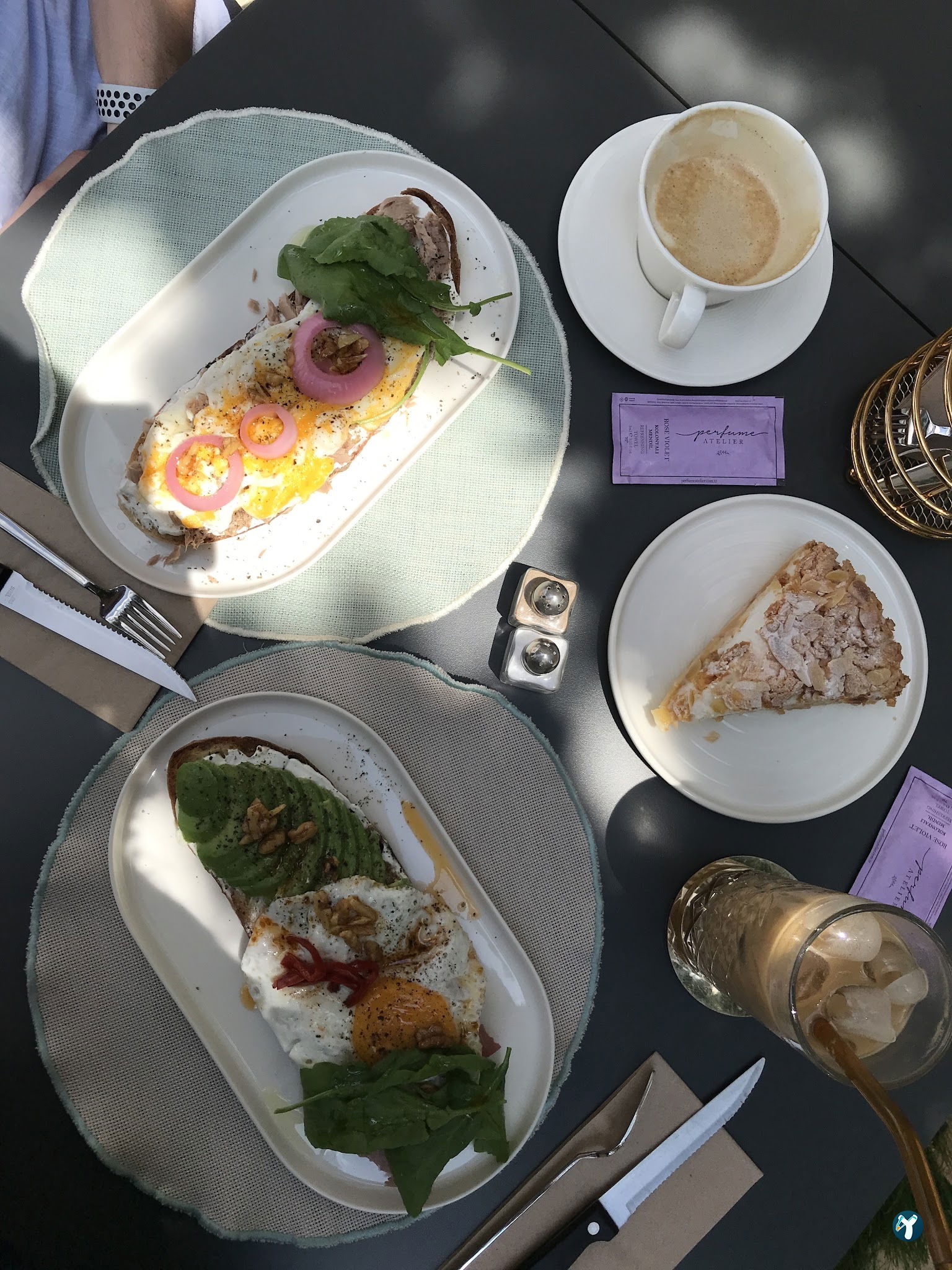 Leni Artisan Cafe