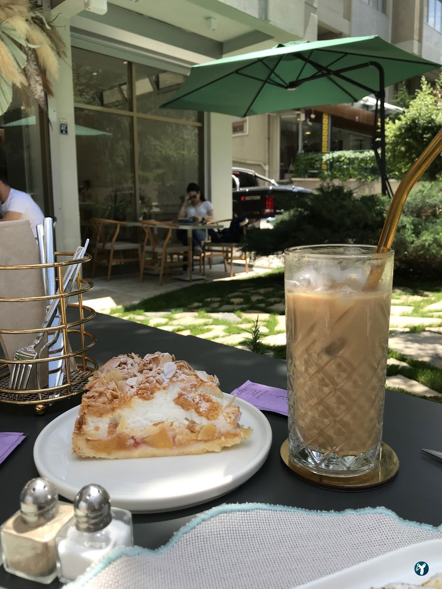 Leni Artisan Cafe
