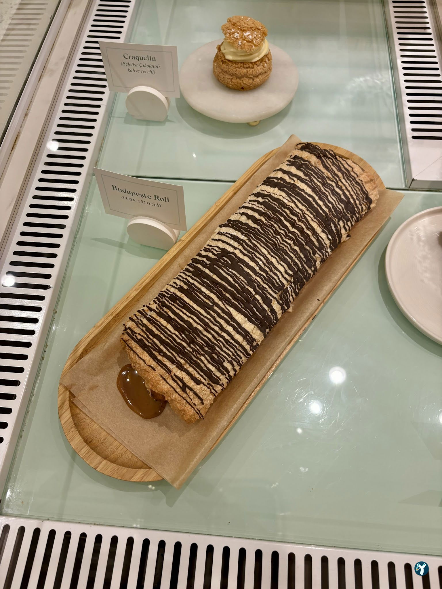Leni Artisan Cafe