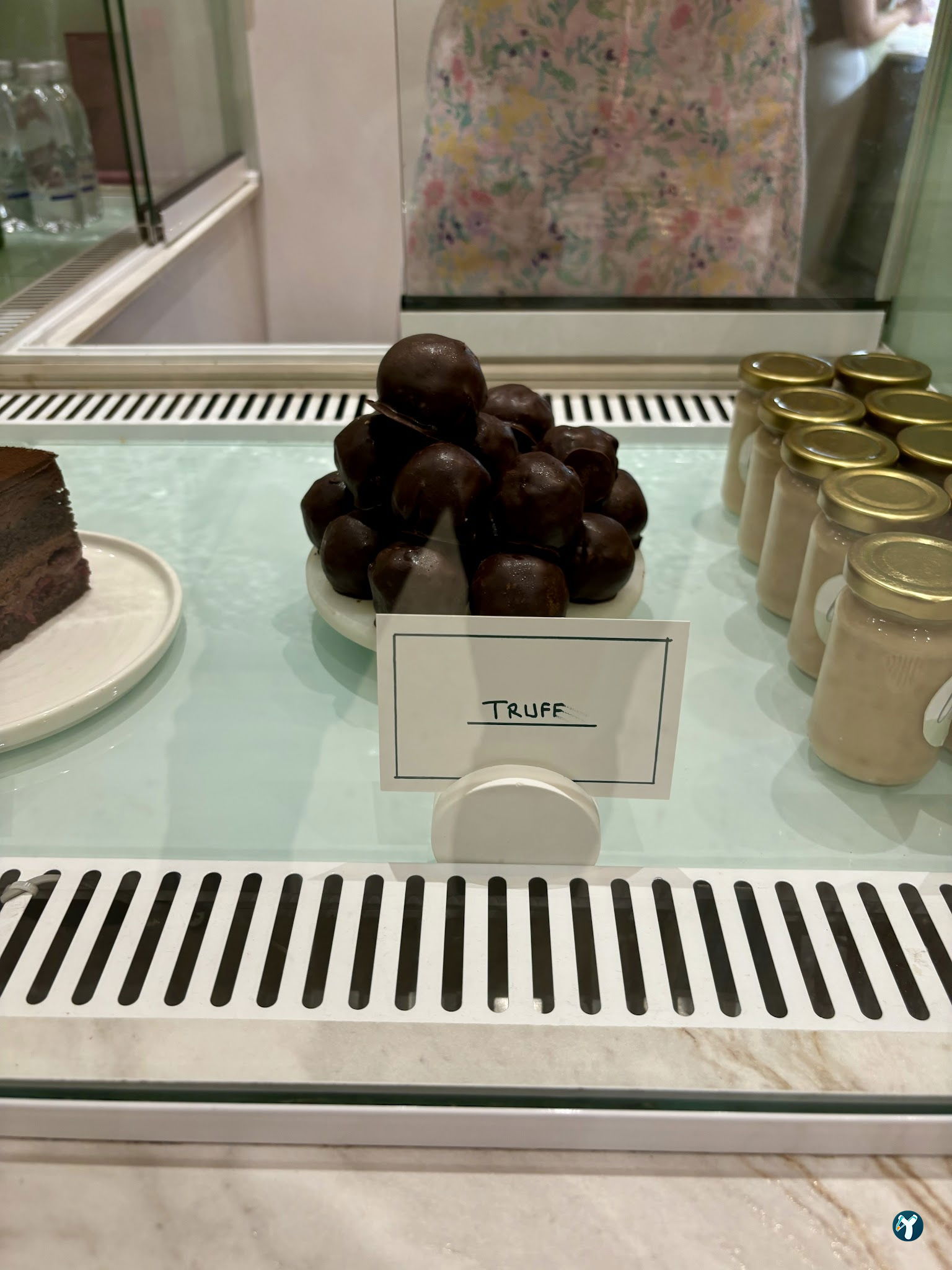 Leni Artisan Cafe