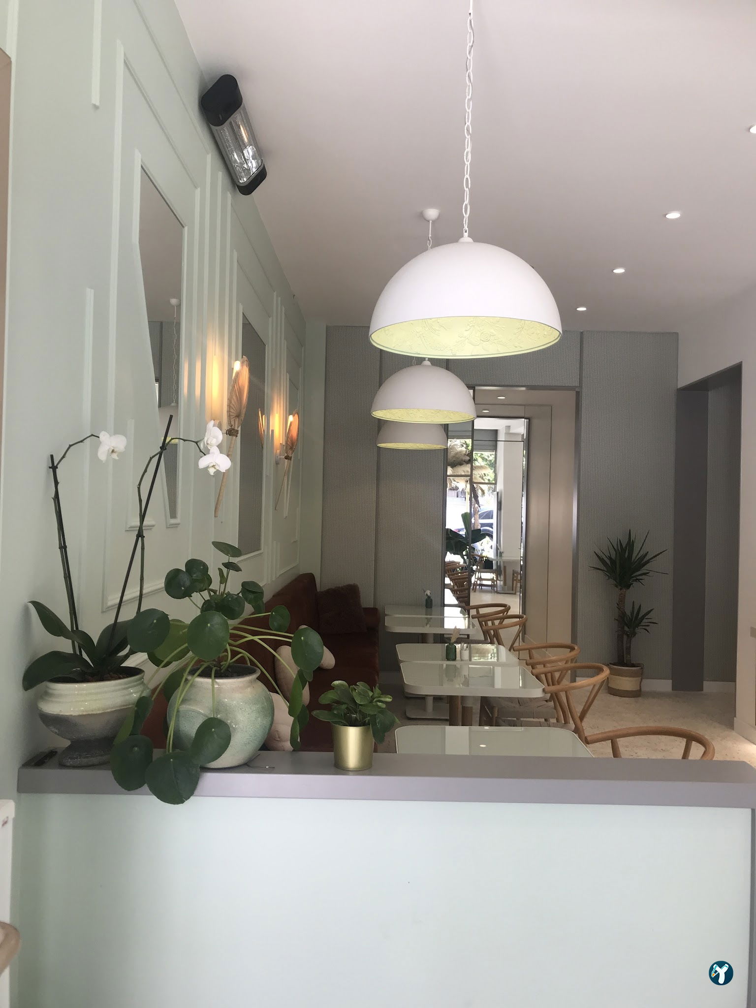 Leni Artisan Cafe