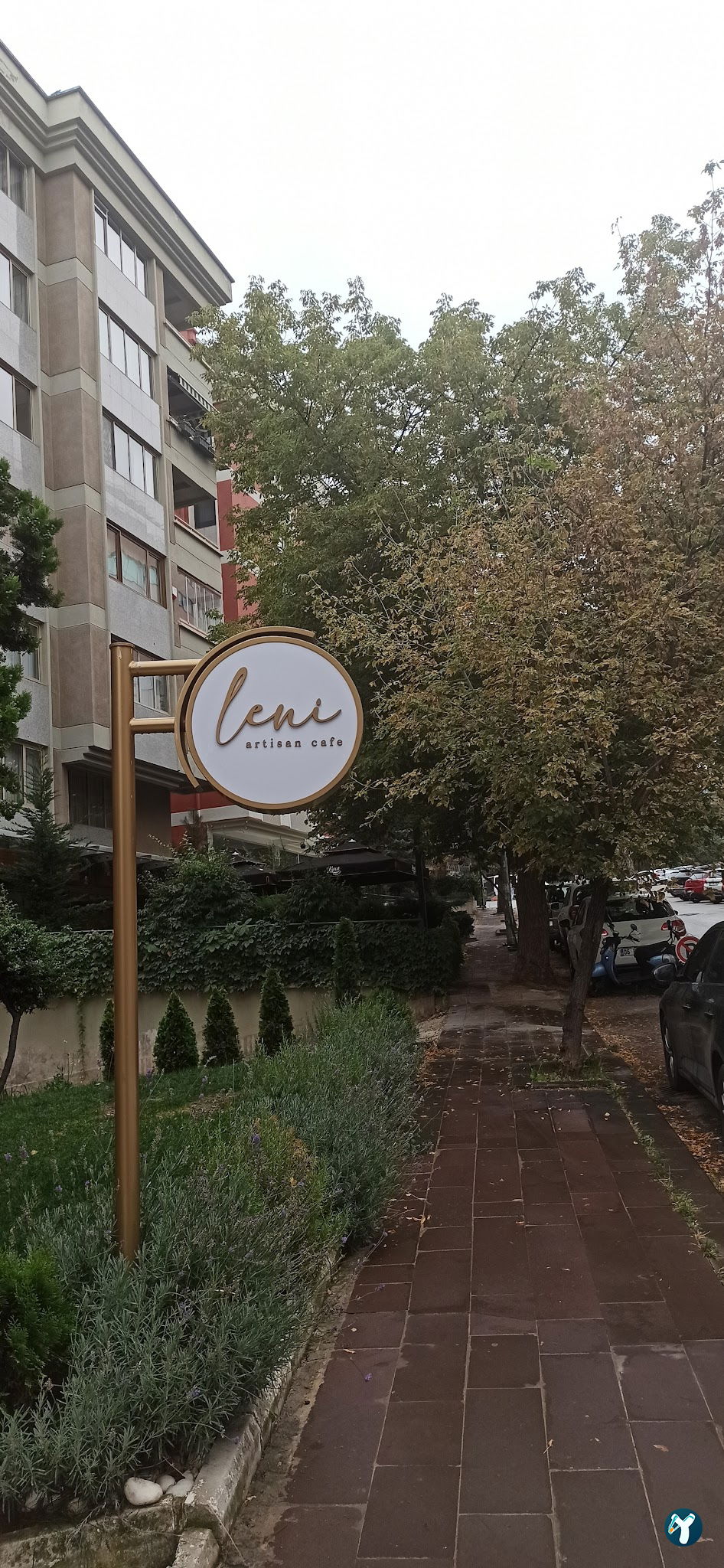 Leni Artisan Cafe