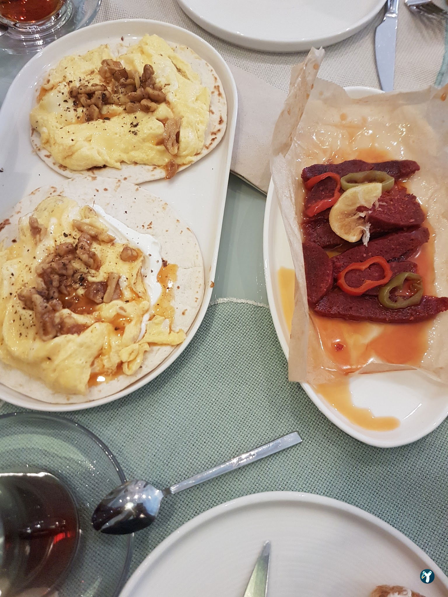 Leni Artisan Cafe