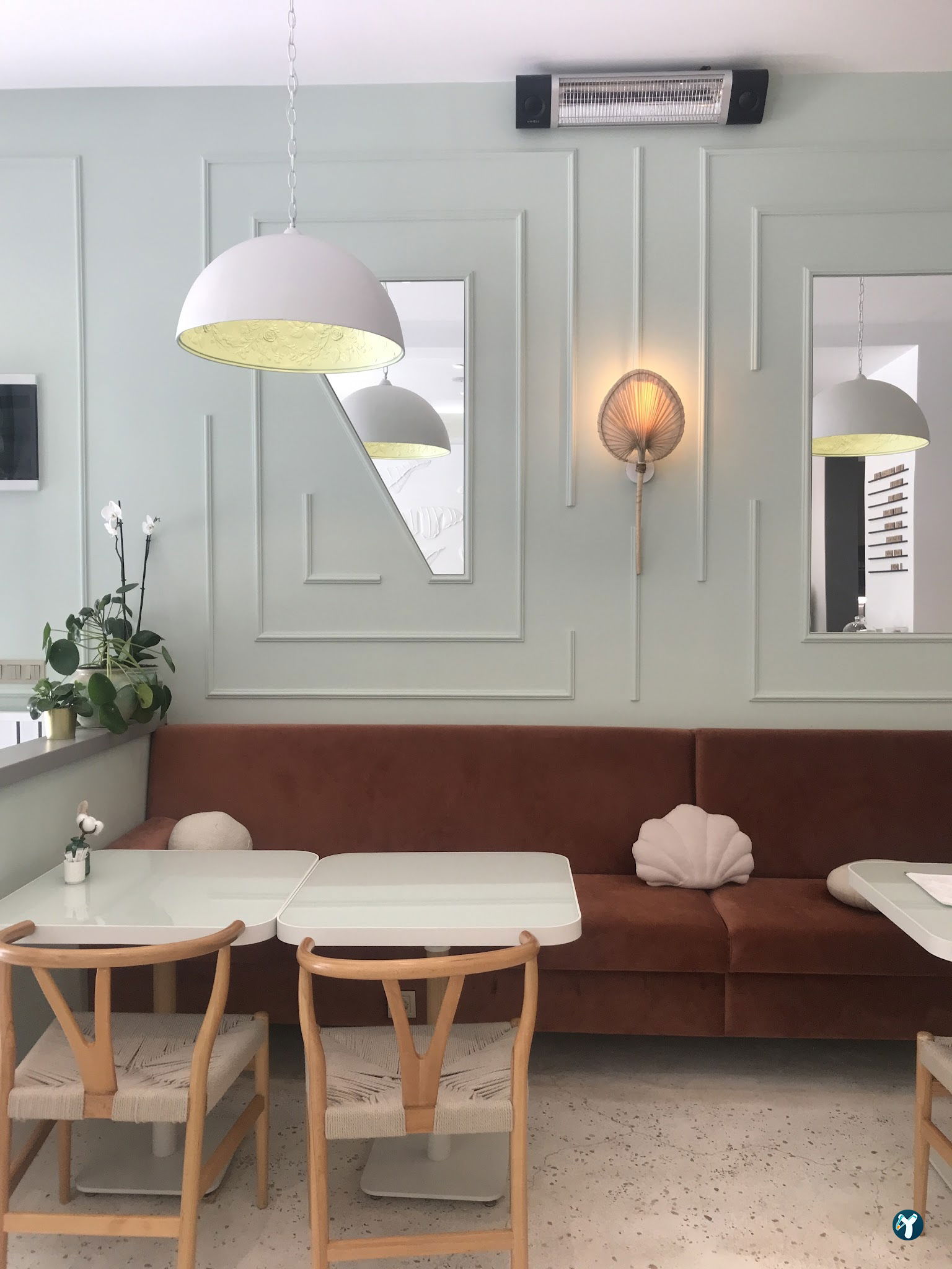 Leni Artisan Cafe