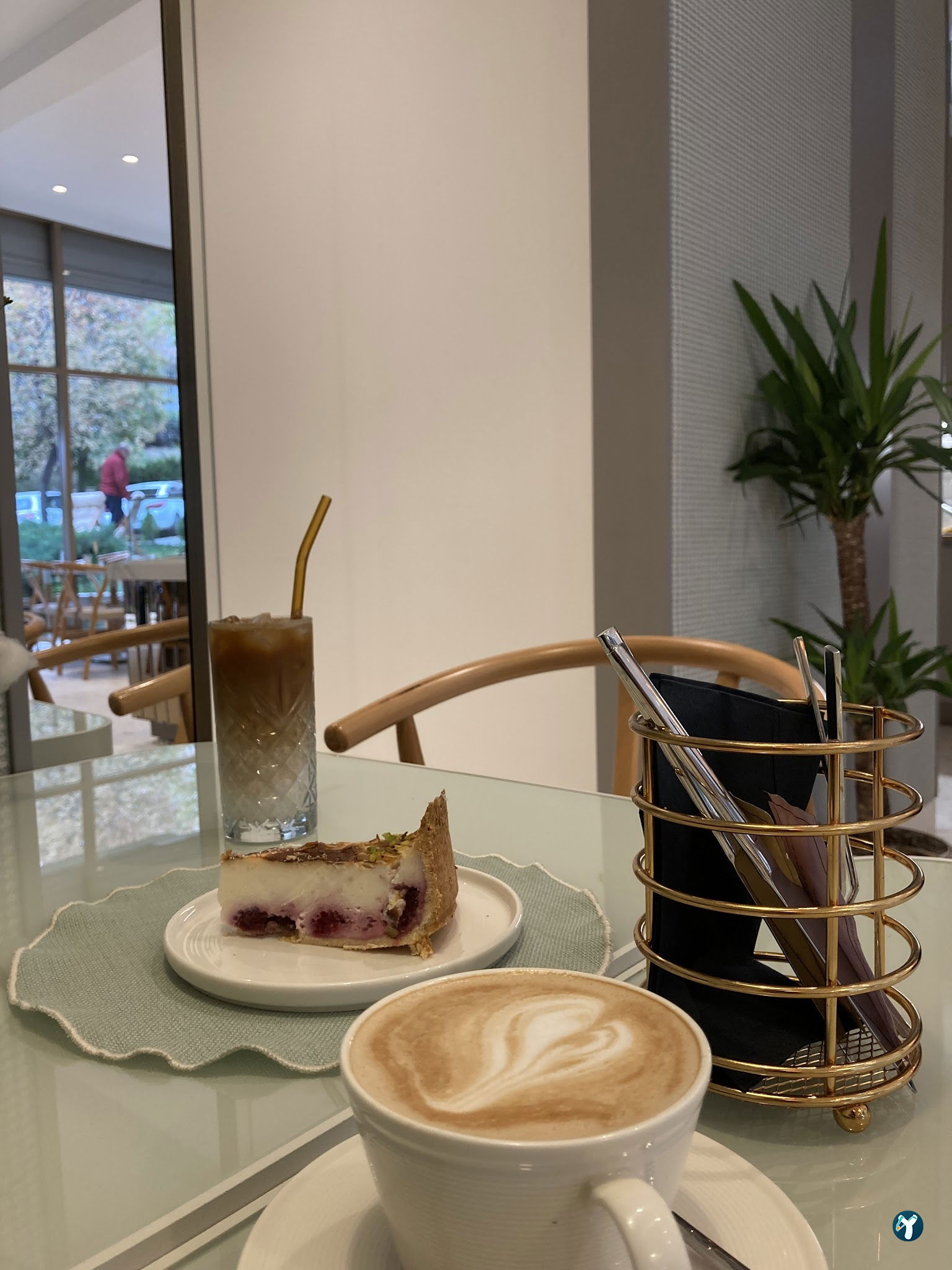 Leni Artisan Cafe