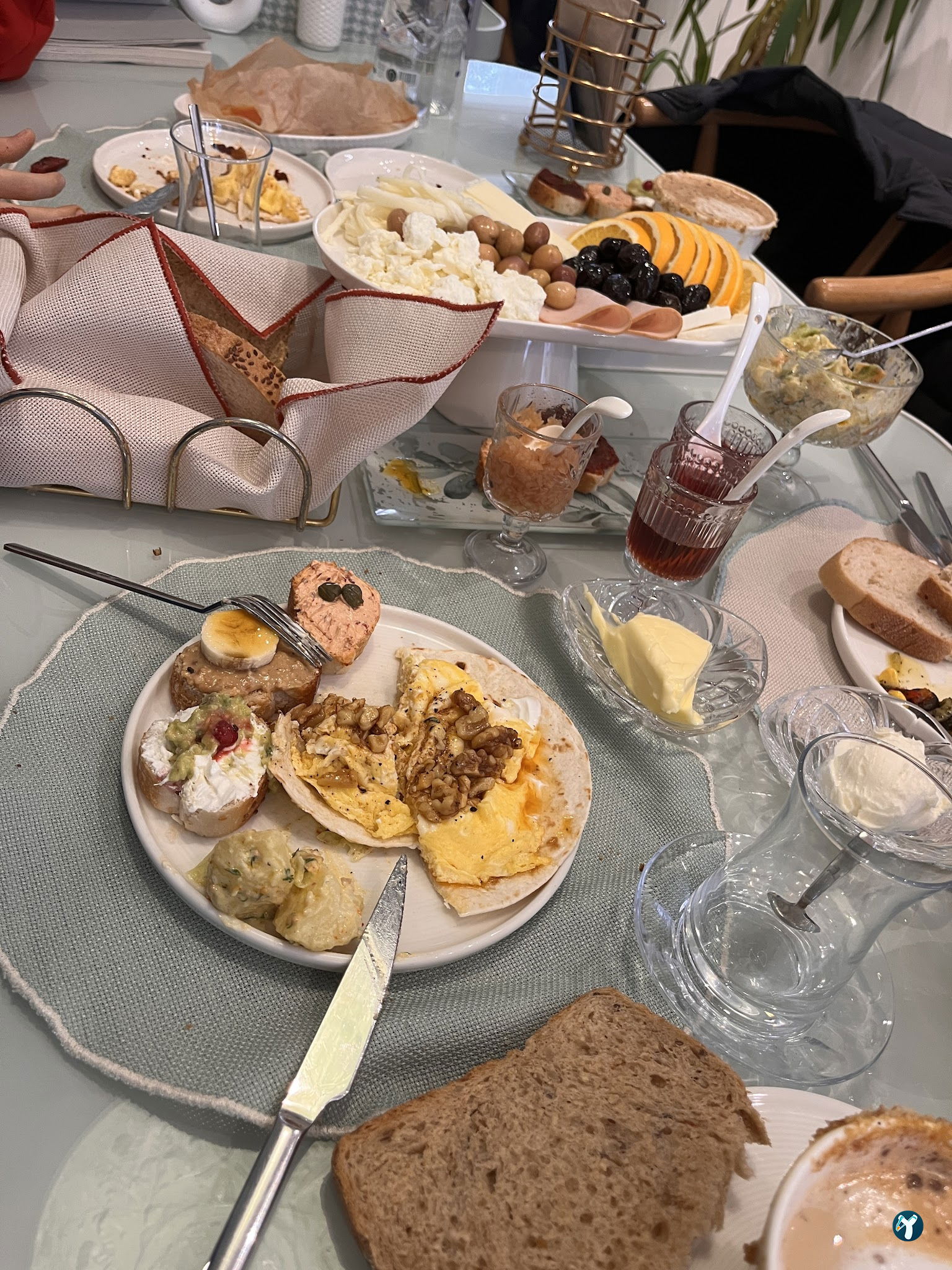 Leni Artisan Cafe