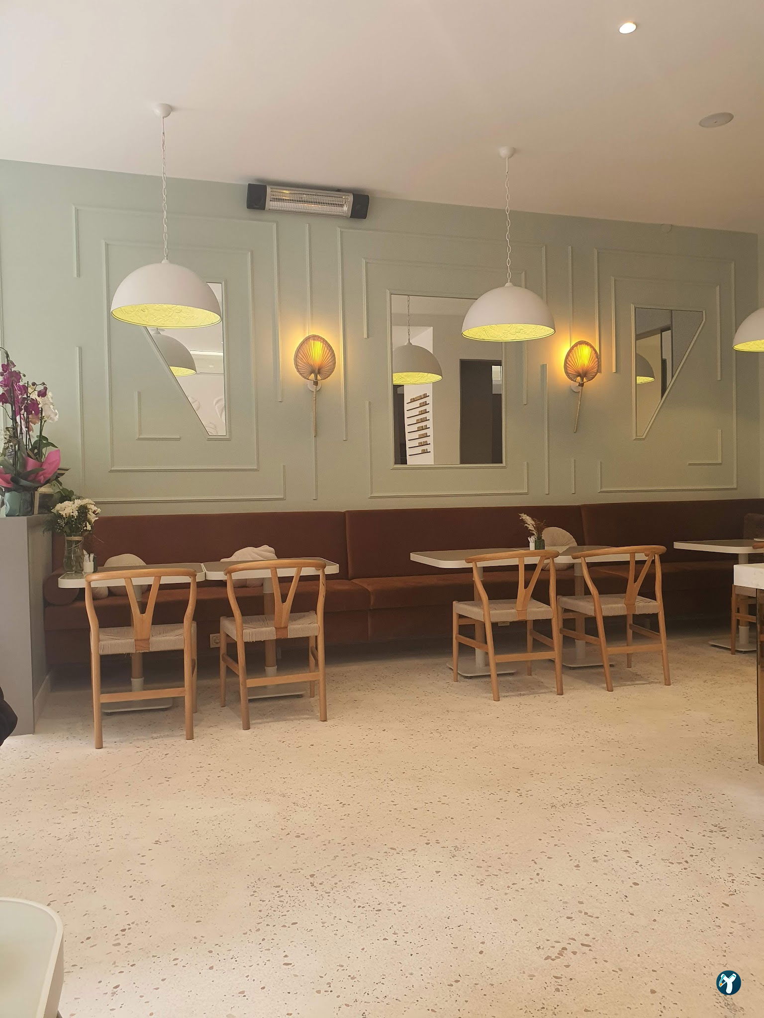 Leni Artisan Cafe