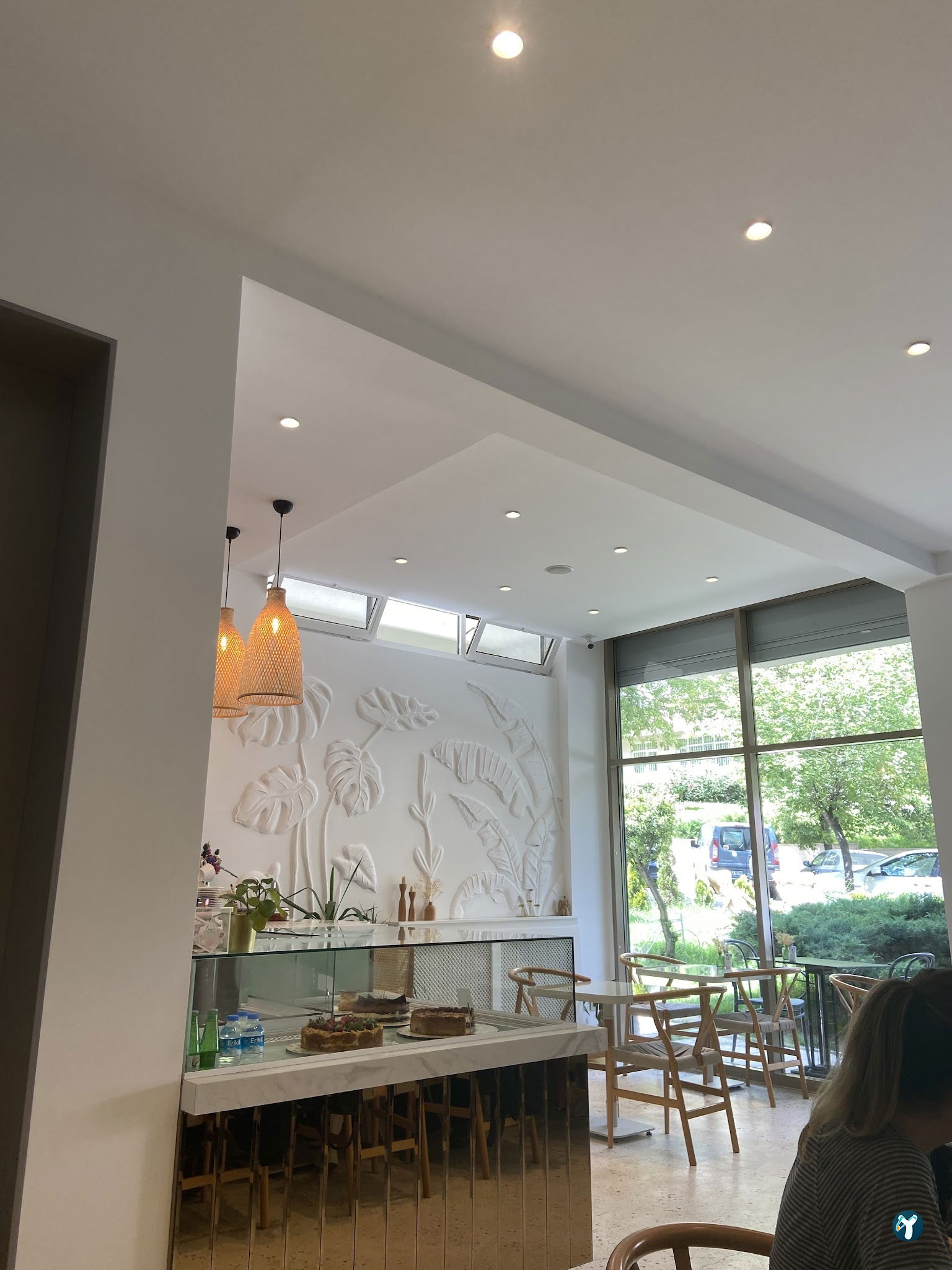 Leni Artisan Cafe