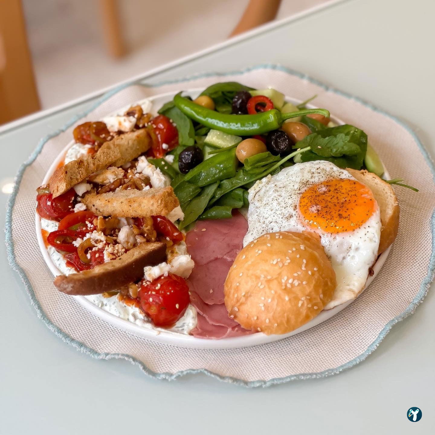 Leni Artisan Cafe