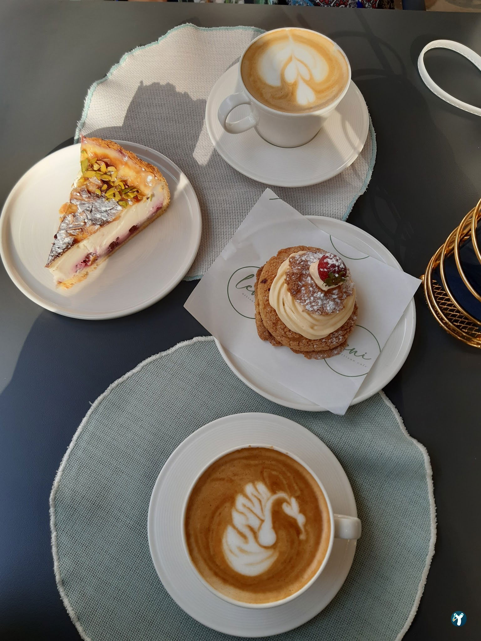 Leni Artisan Cafe