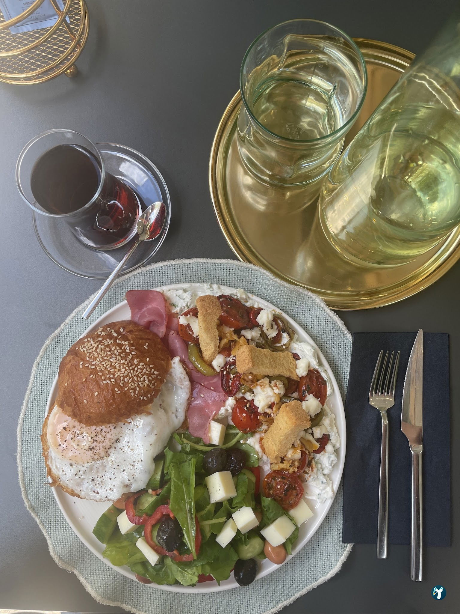 Leni Artisan Cafe