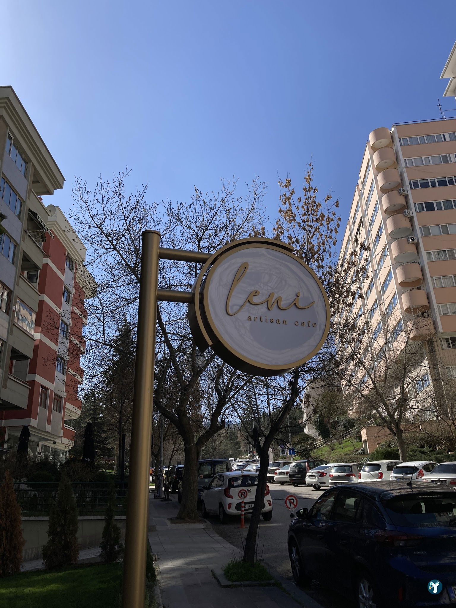 Leni Artisan Cafe