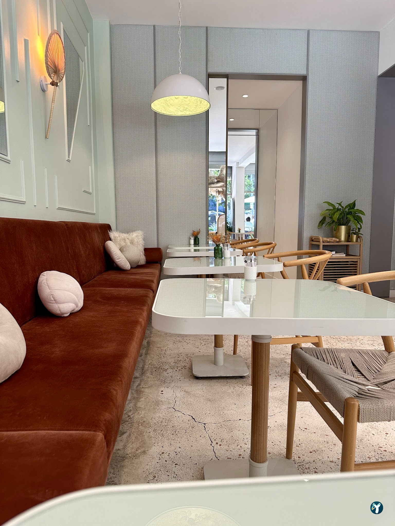 Leni Artisan Cafe