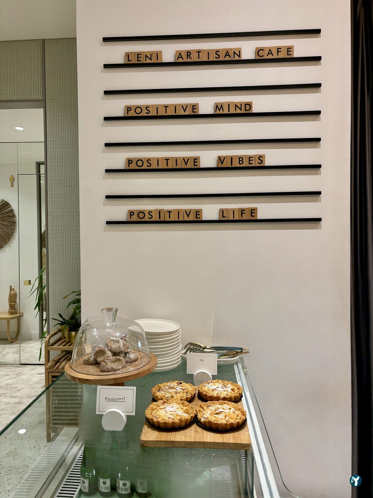 Leni Artisan Cafe