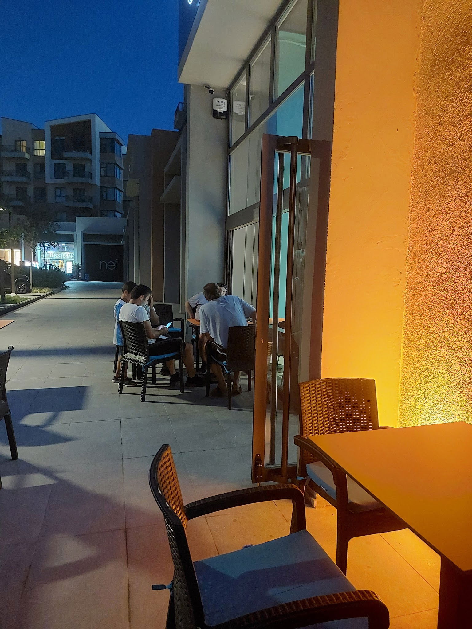 Vibes Restaurant & Cafe