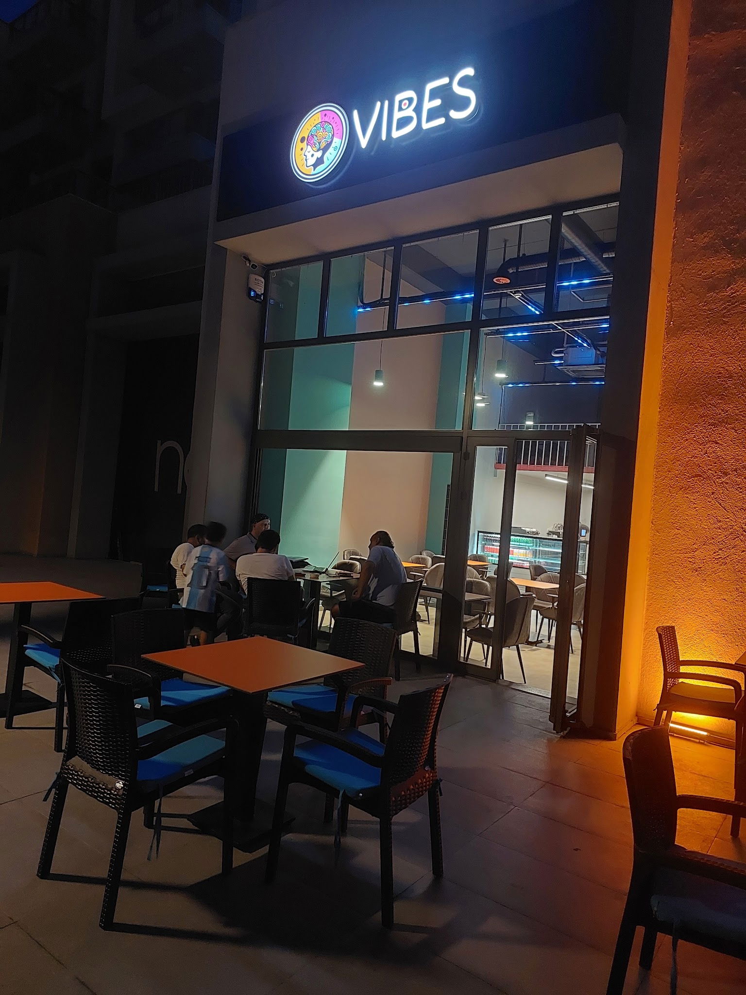 Vibes Restaurant & Cafe