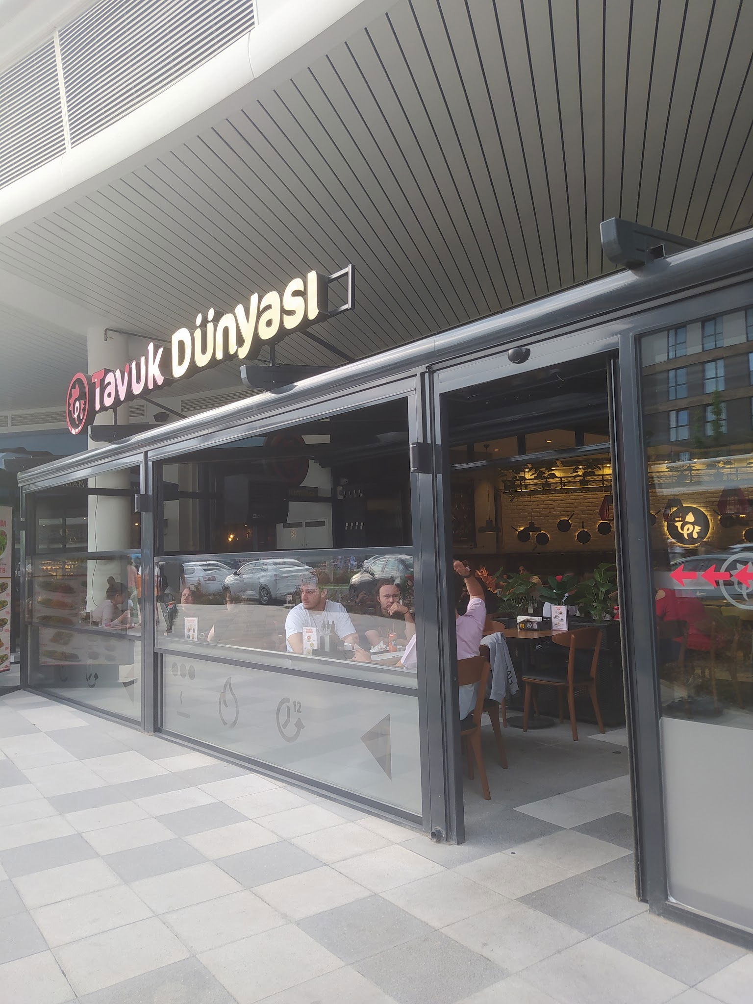 Tavuk Dünyası Sinpaş Metrolife