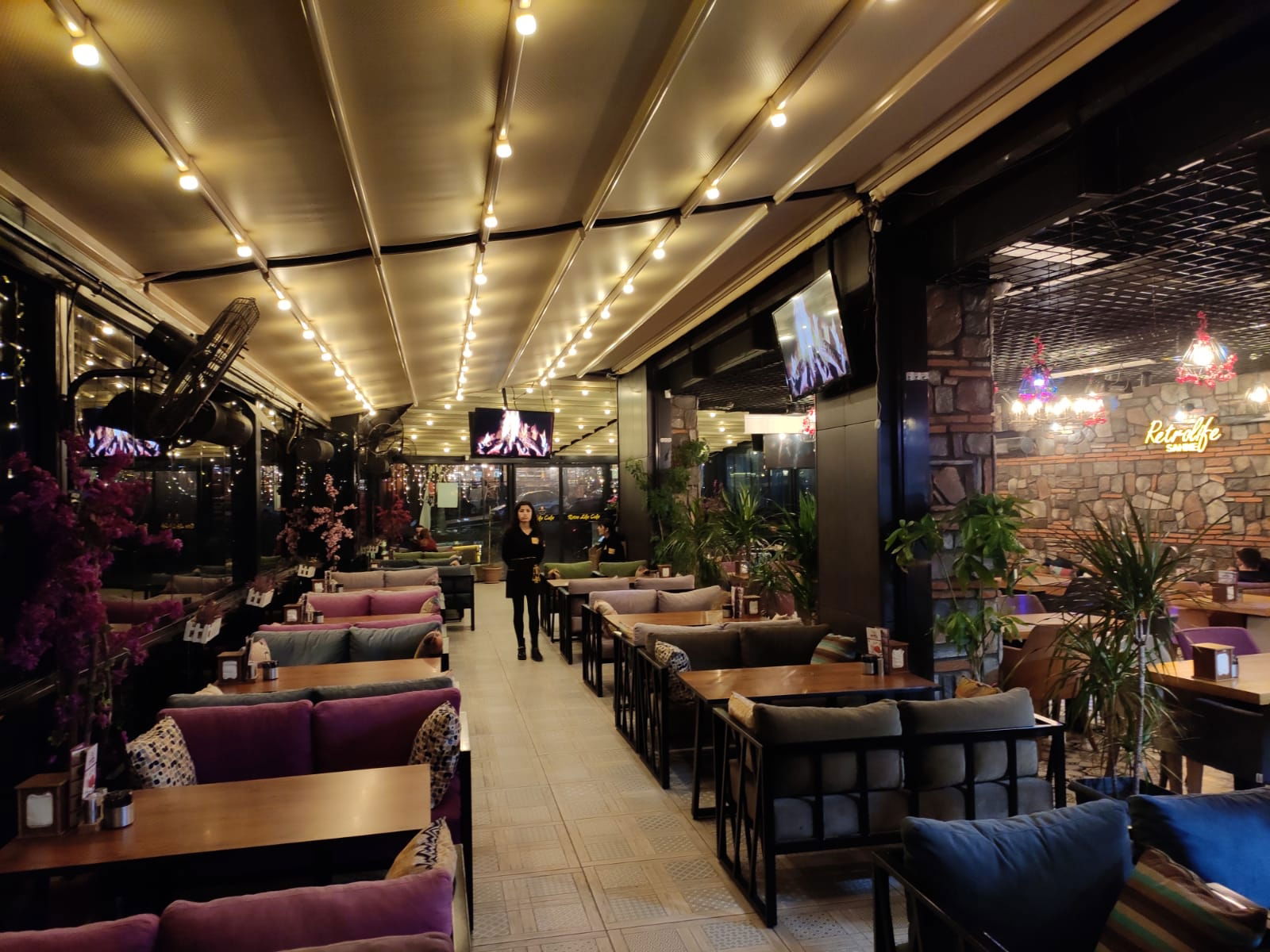 Kaan Cafe Restaurant خان رستورانت Khan Restaurant