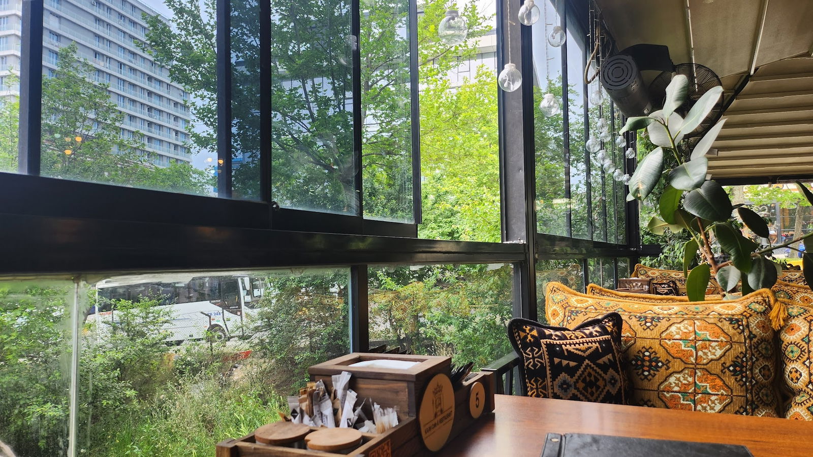 Kaan Cafe Restaurant خان رستورانت Khan Restaurant