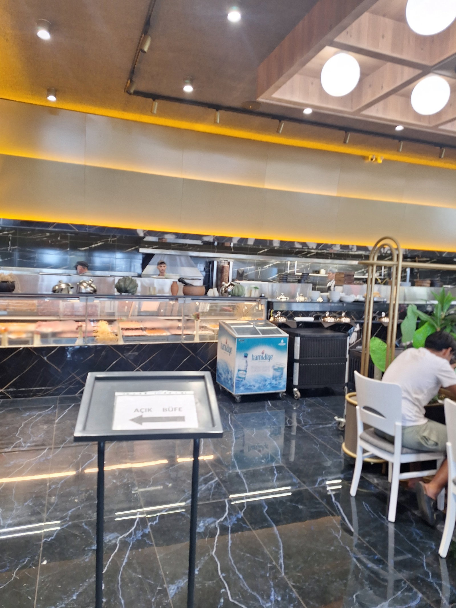 Usre Restoran