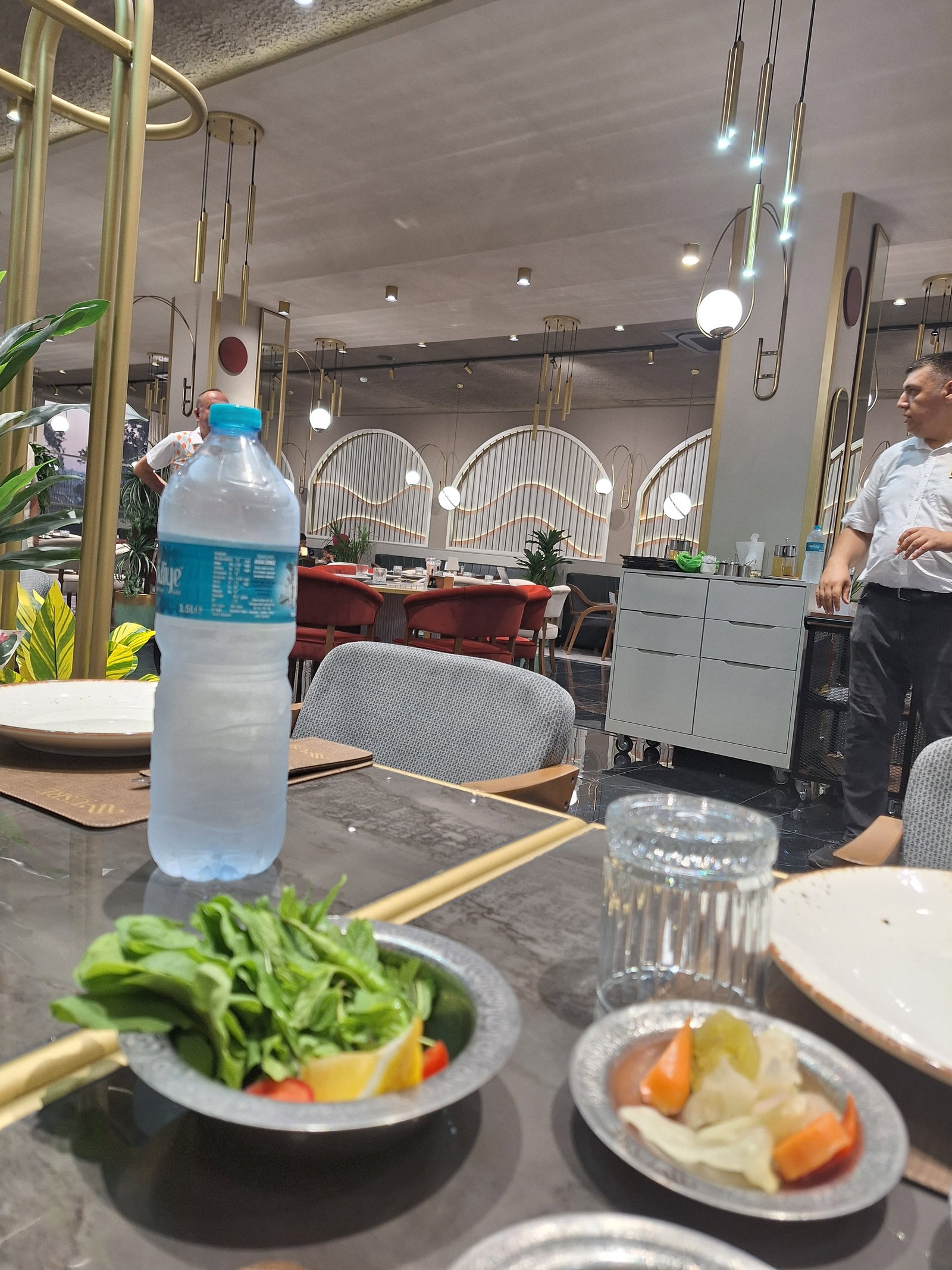 Usre Restoran