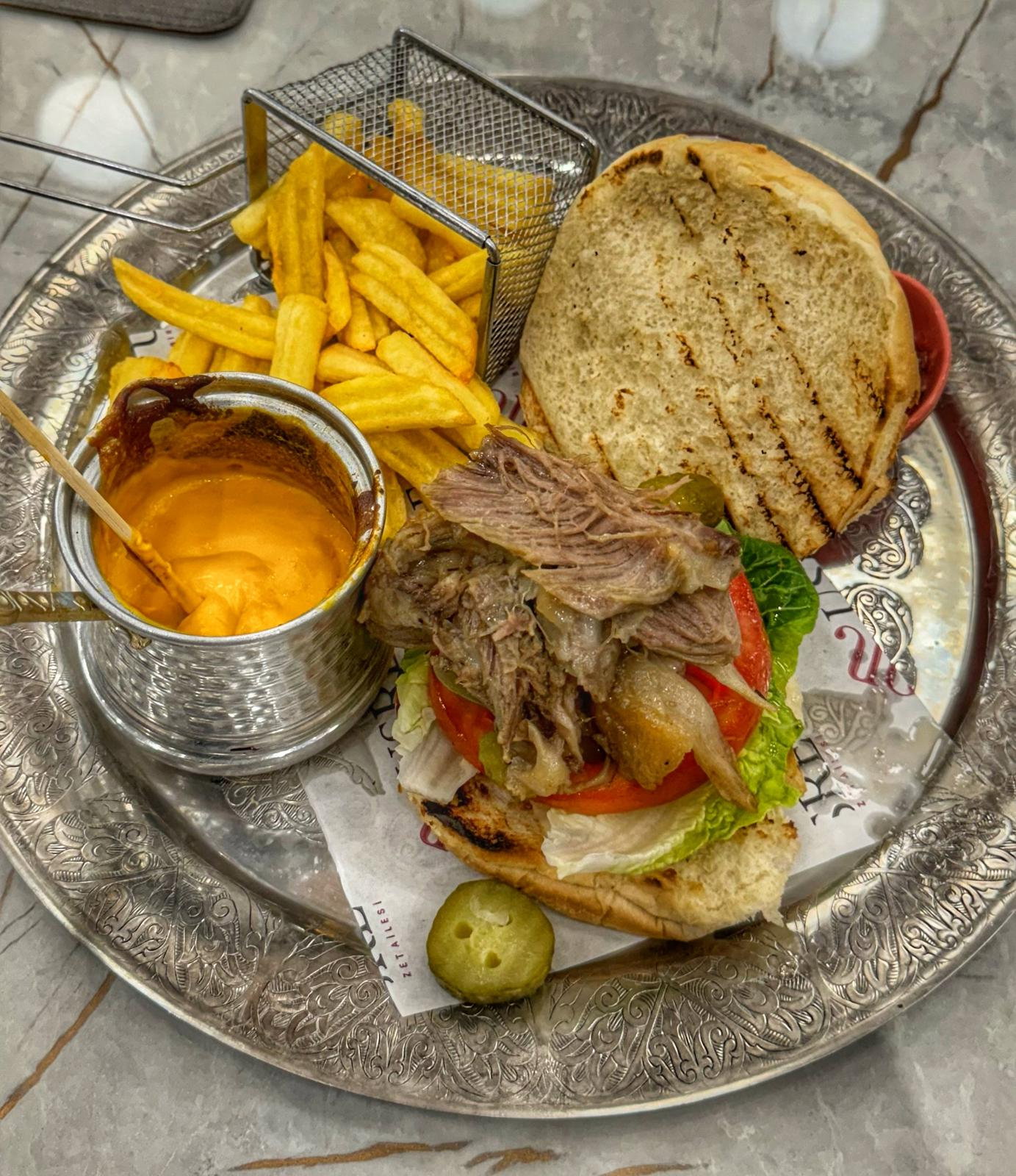 Usre Restoran