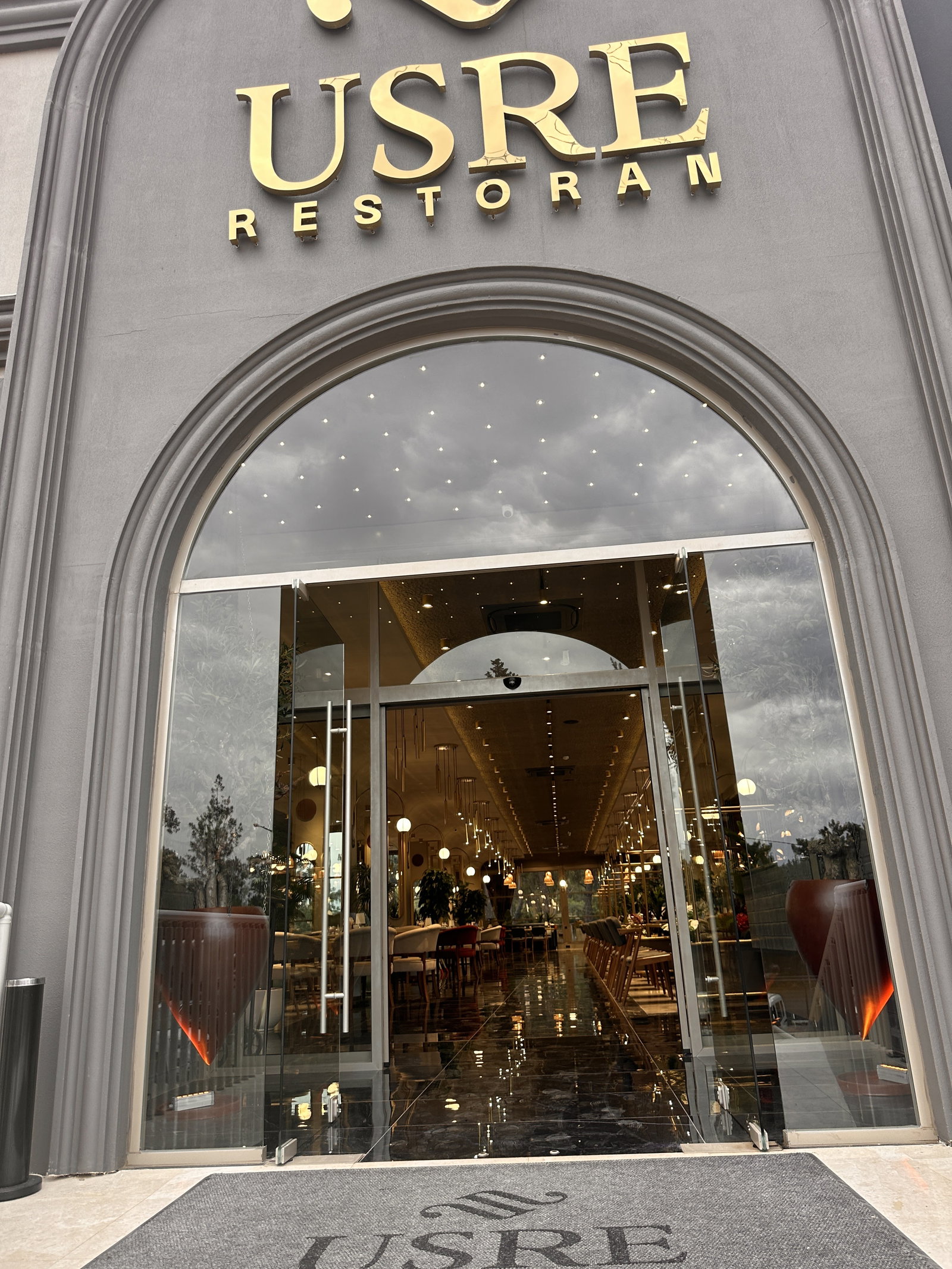 Usre Restoran