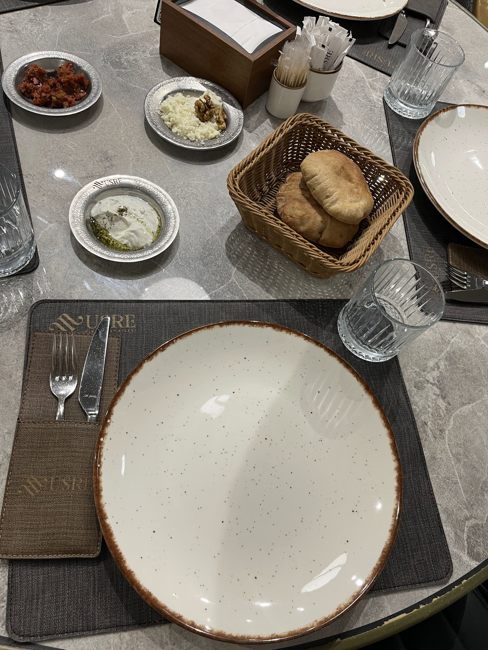 Usre Restoran