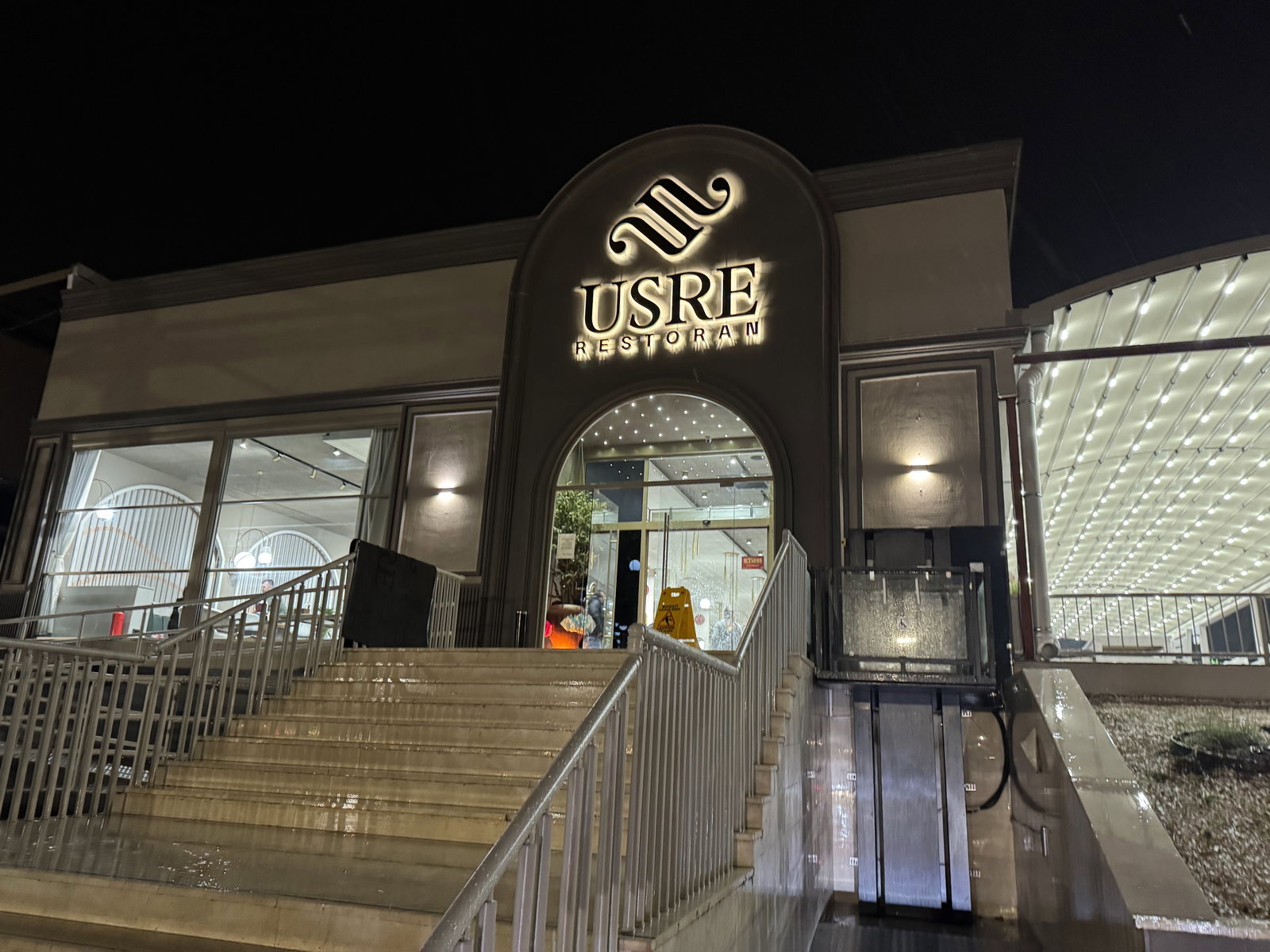 Usre Restoran