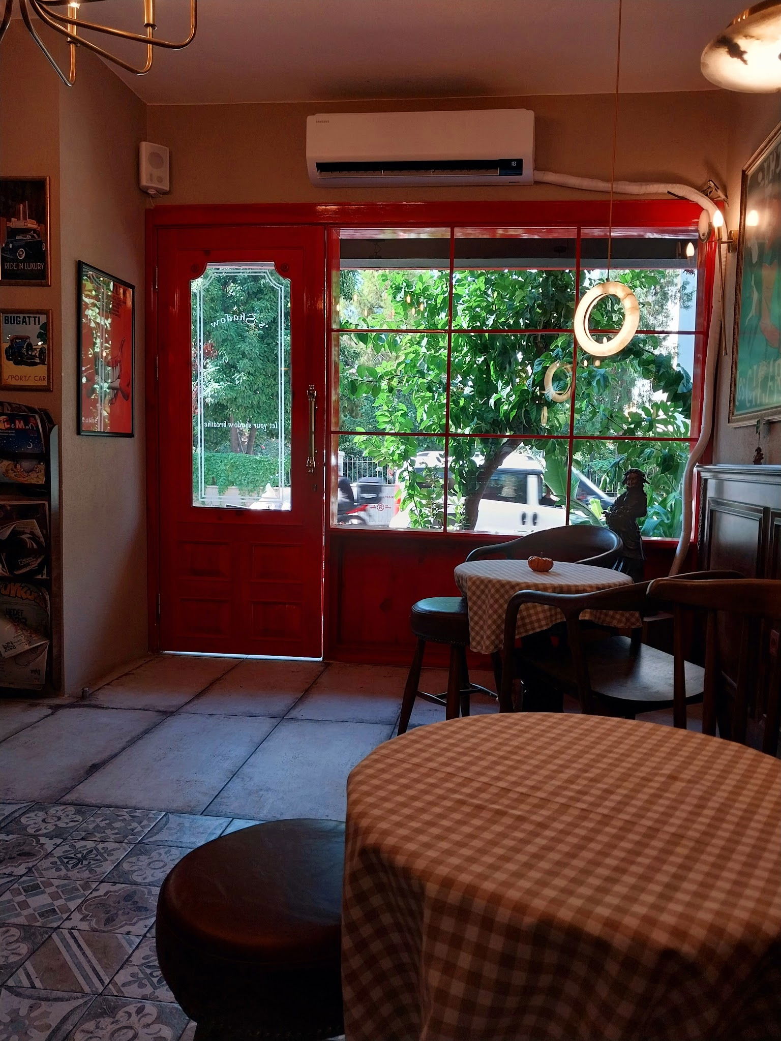 ‘S Shadow Coffee Breakfast Studio