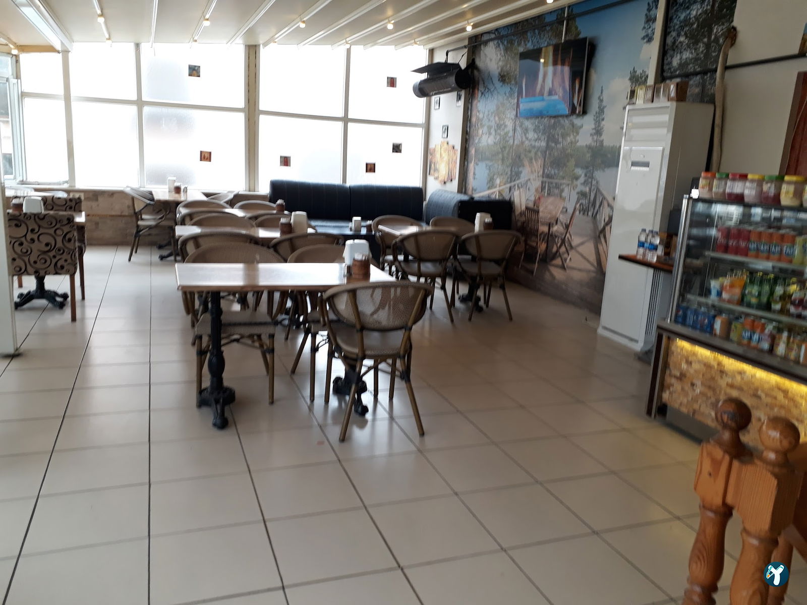 Aruna Restaurant & Cafe