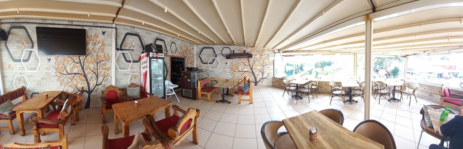 Aruna Restaurant & Cafe