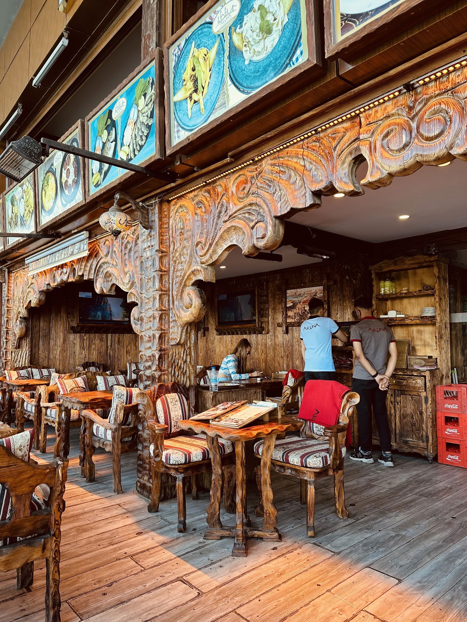 Aruna Restaurant & Cafe