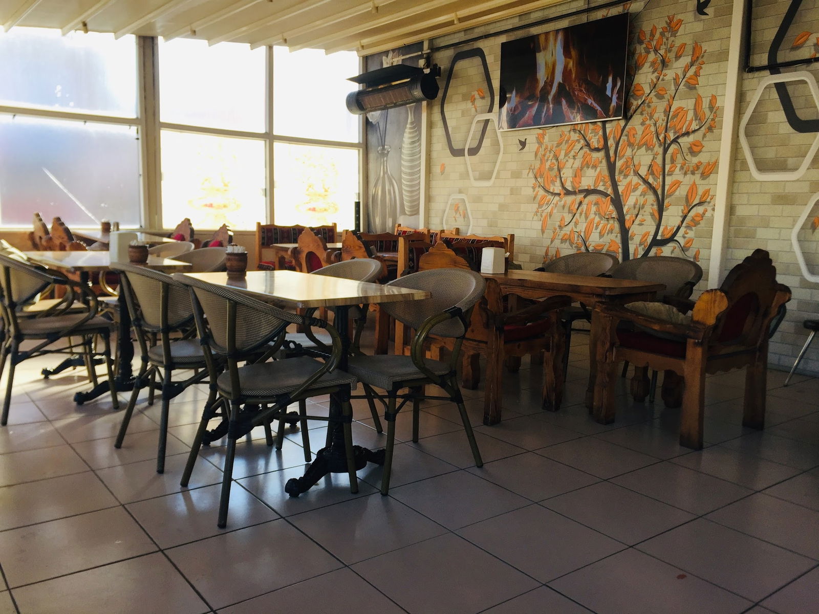 Aruna Restaurant & Cafe