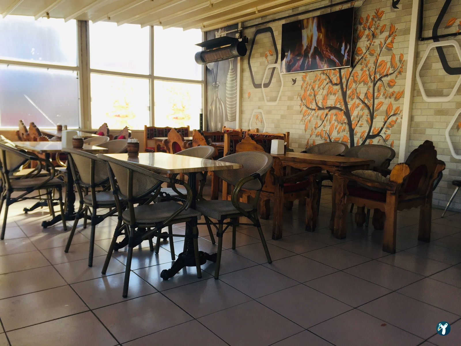Aruna Restaurant & Cafe