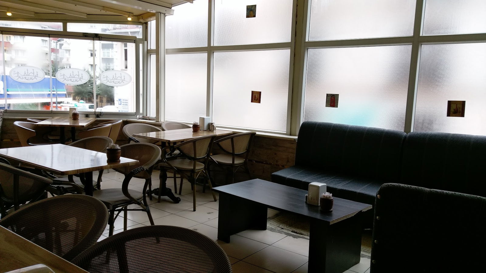 Aruna Restaurant & Cafe