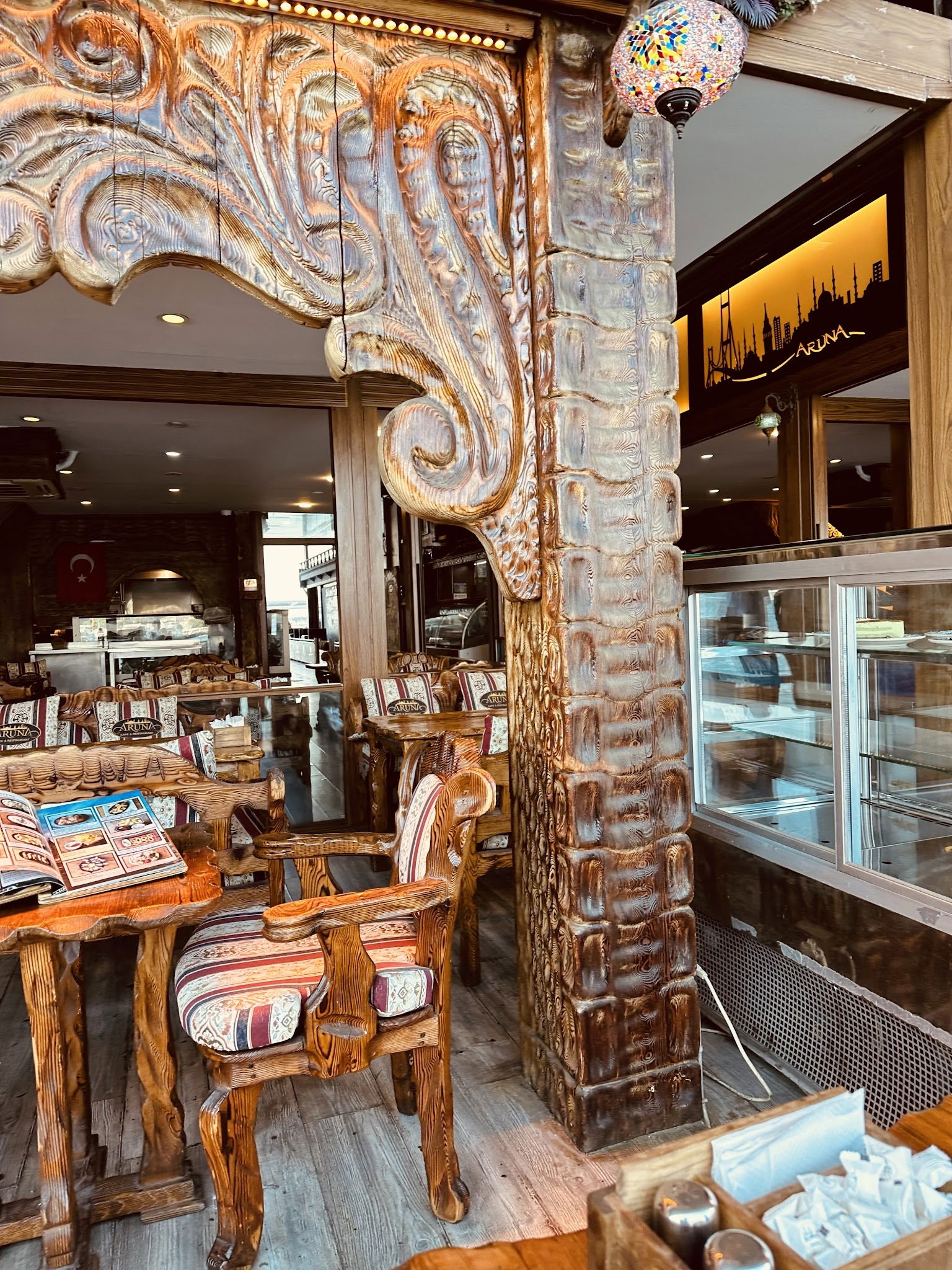 Aruna Restaurant & Cafe