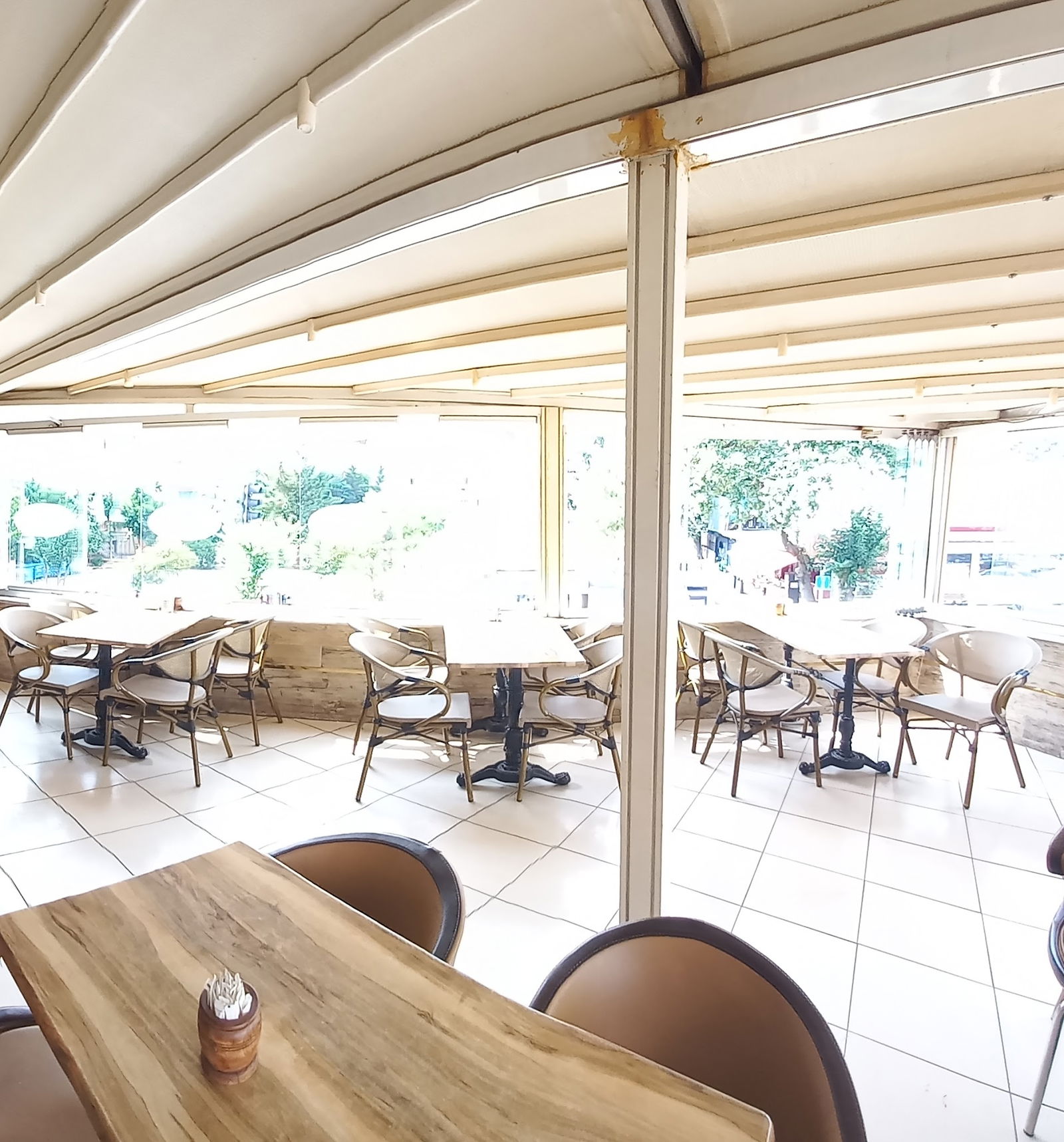 Aruna Restaurant & Cafe