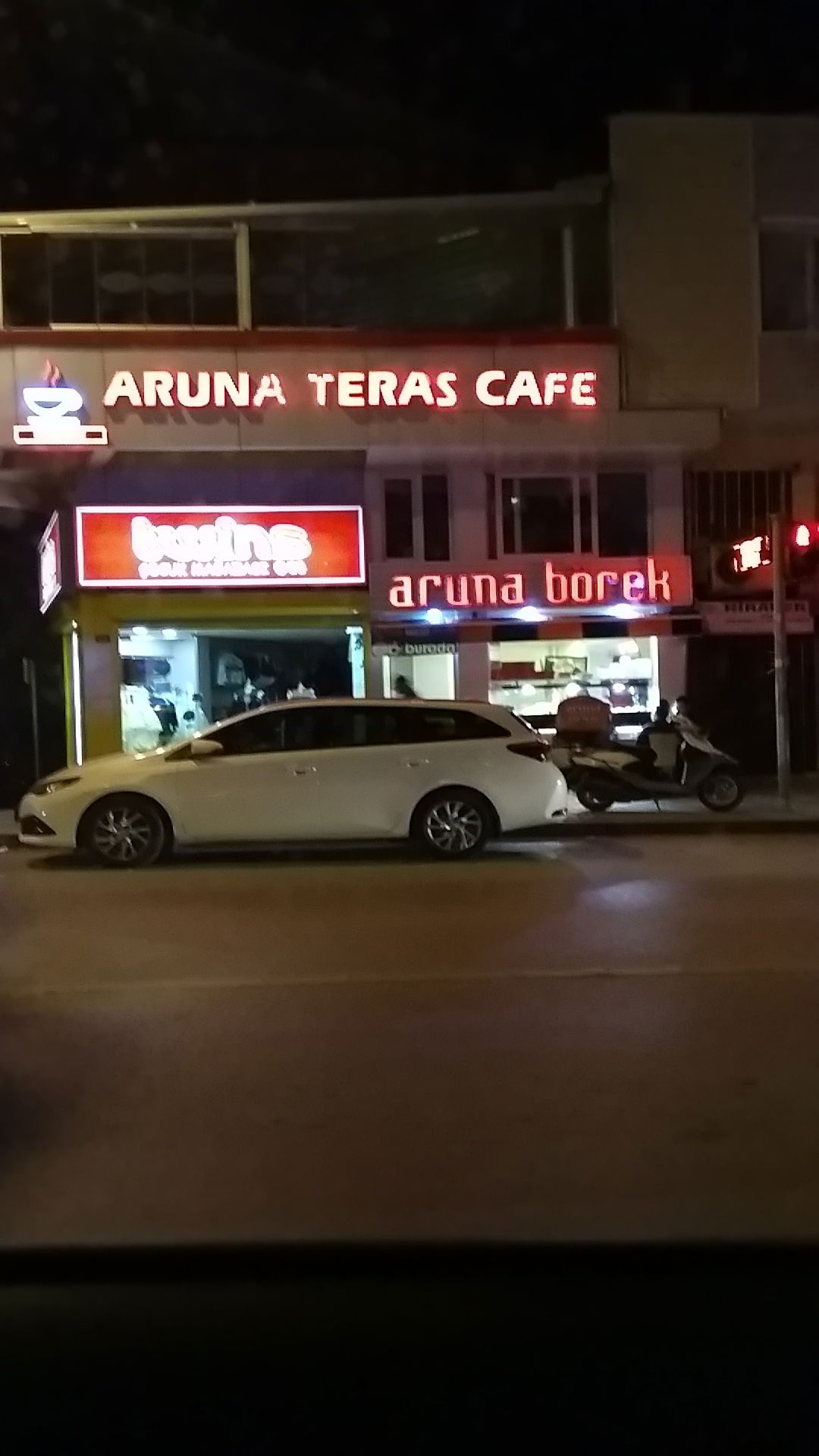 Aruna Restaurant & Cafe