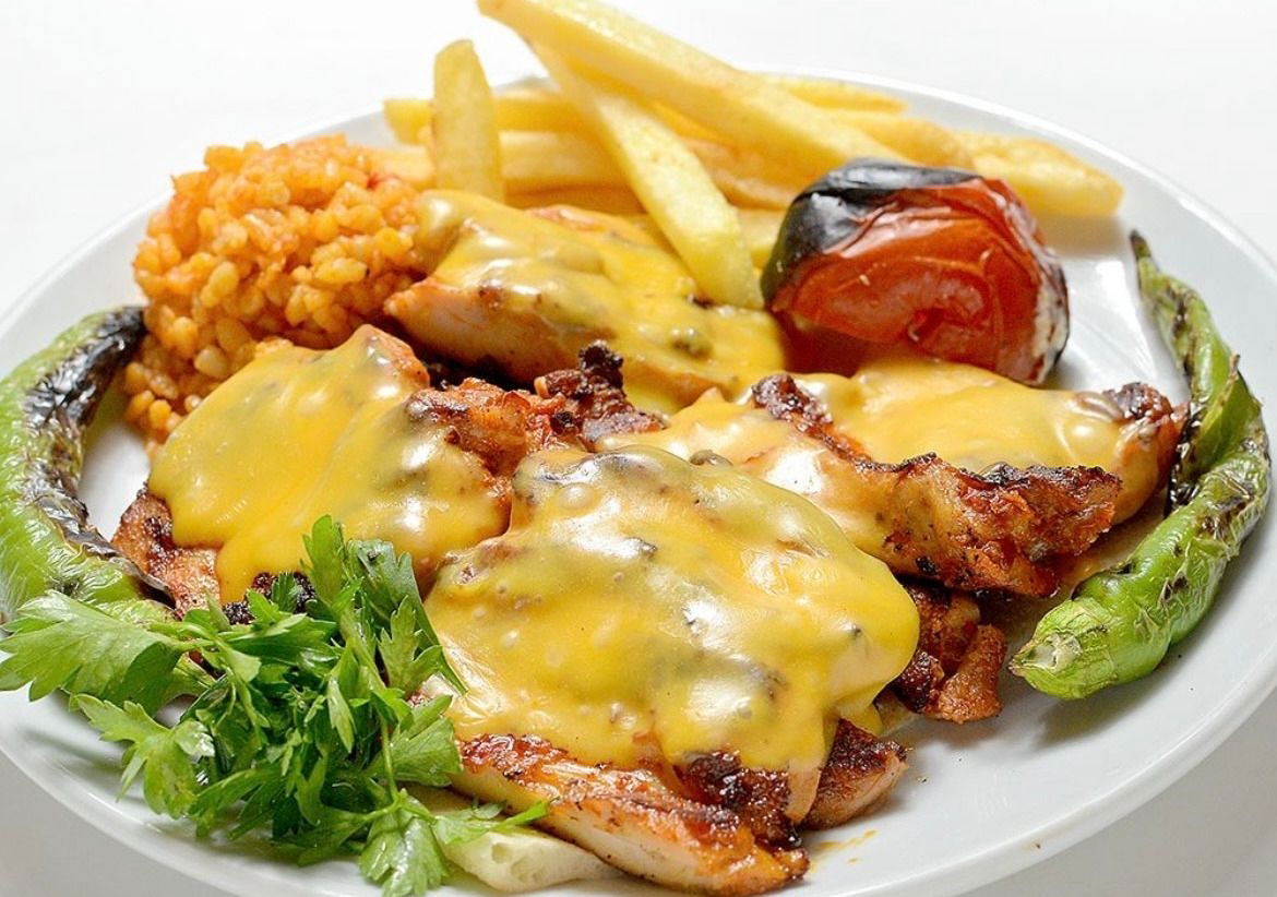 Cheddar Peynirli Soslu Tavuk İncik