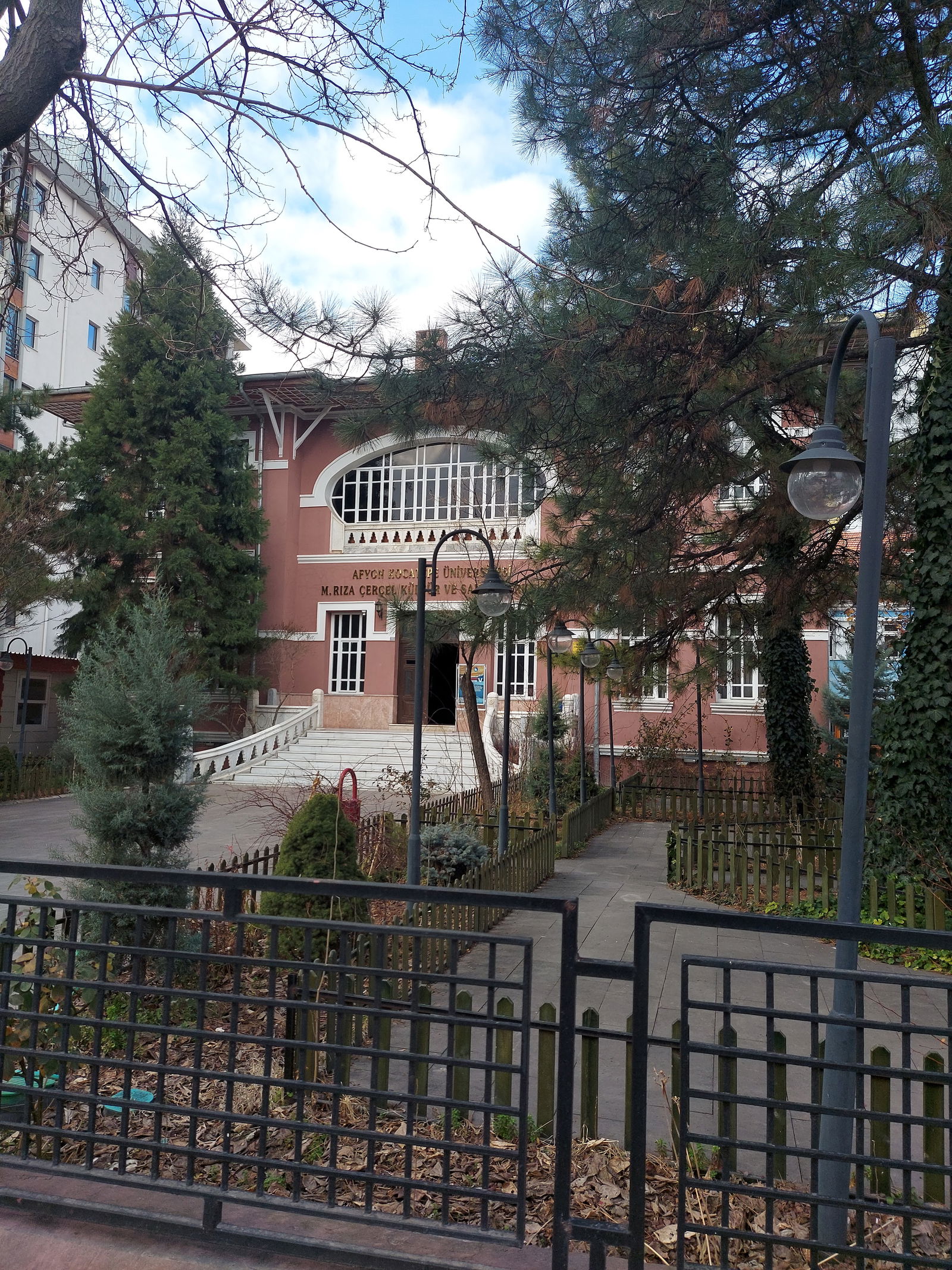 Rıza Çerçel Kültür Merkezi