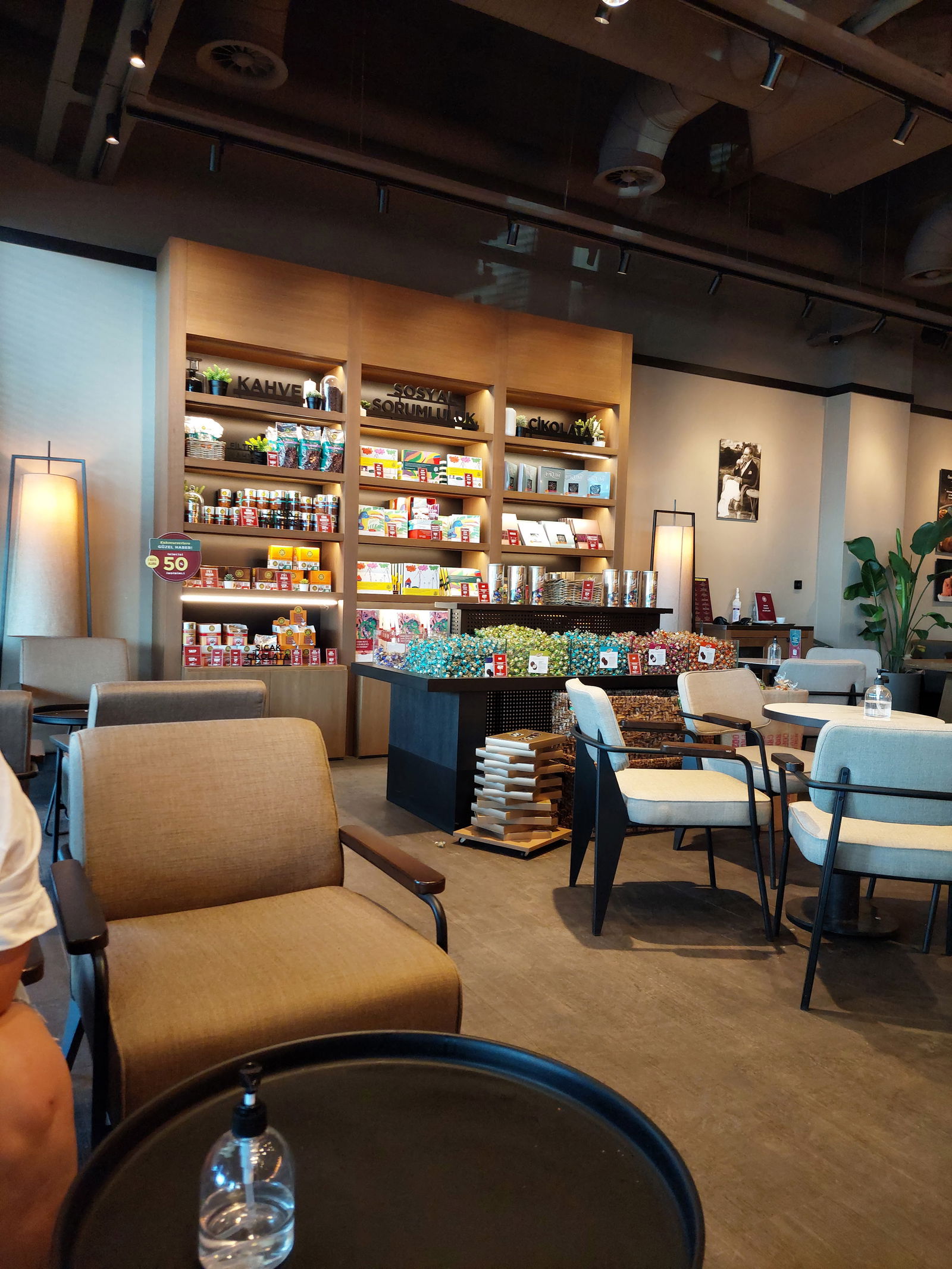 Kahve Dünyası - Balıkesir Edremit Novada Avm