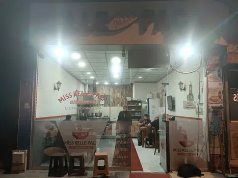 Miss Kelle Paça resimleri