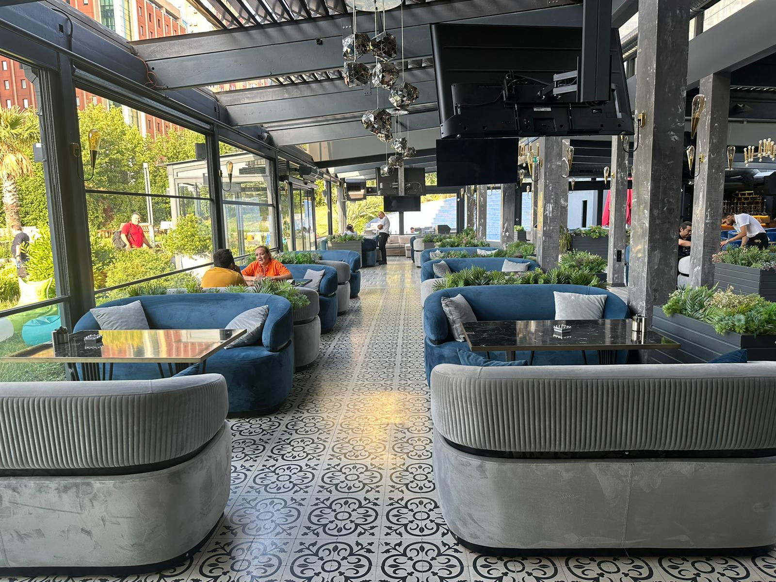 Lucky Lounge & Bistro