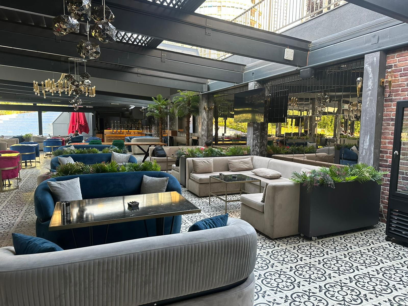 Lucky Lounge & Bistro