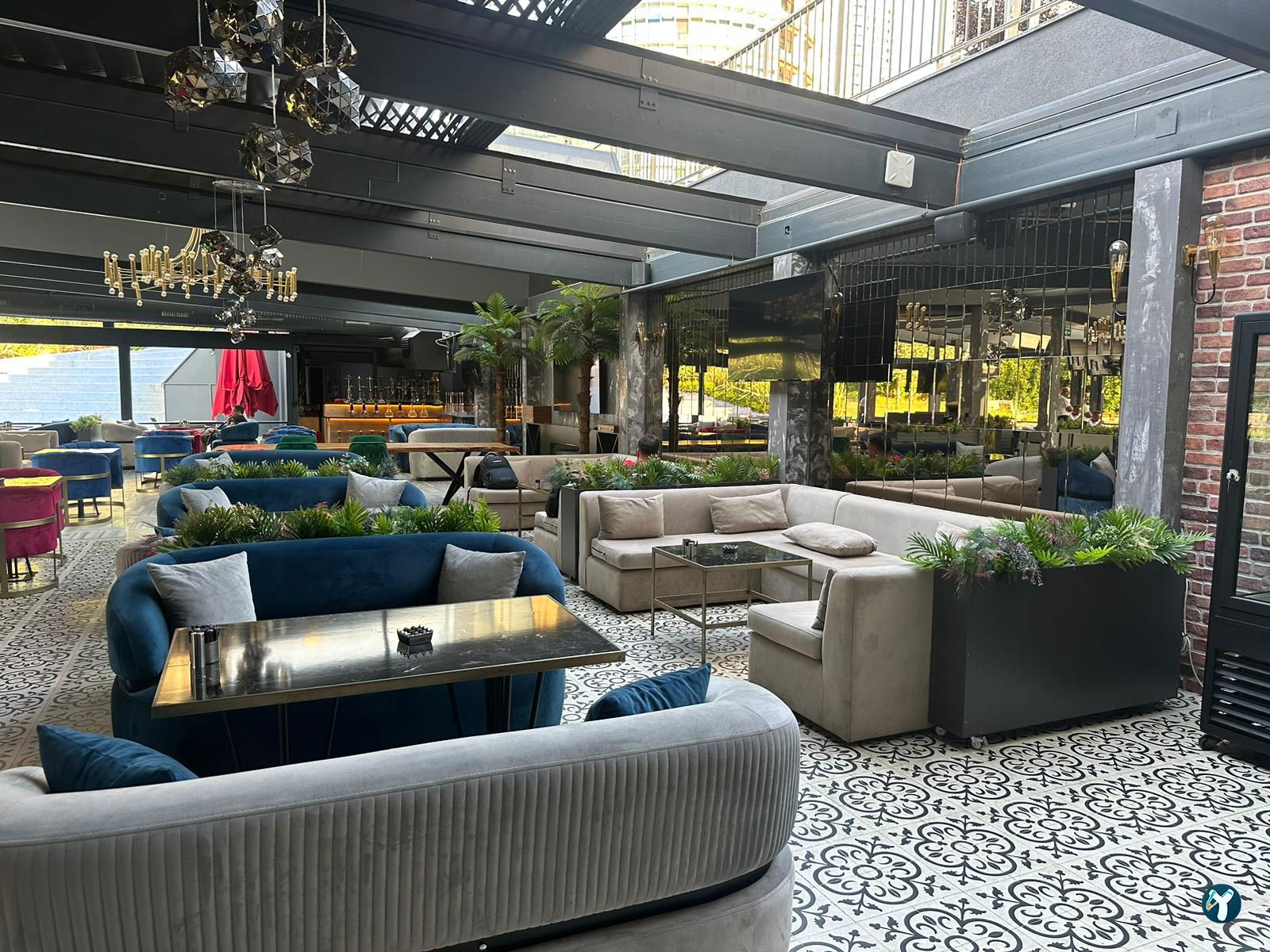 Lucky Lounge & Bistro