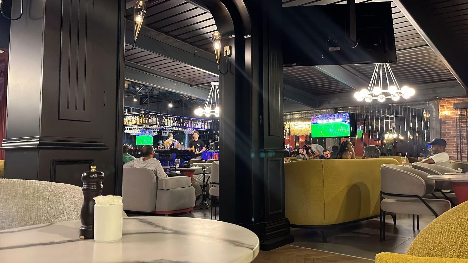 Lucky Lounge & Bistro