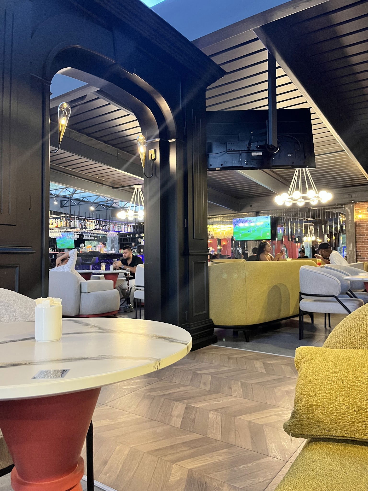 Lucky Lounge & Bistro